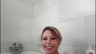 MILF in Bathtub Sucking Toes and Fingers Ass