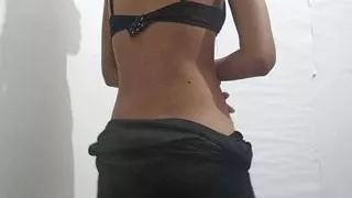 Young Colombian camgirl gives perfect squirt show.