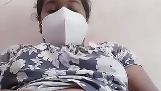 Curvy Bhavya aunty need help for a big cock????