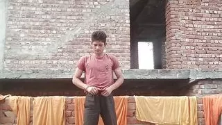 Made a video of Indian heroine Kangana Ranaut shaking the floor in her laundry. It was fun.