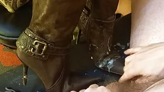 Sexy brown overknee bots with broken heel ponited toe masturbate and cumshot