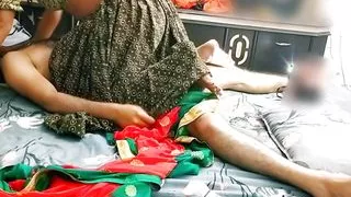 Hot desi bhabhi Sharing bed!! Reetu bhabhi alon at home and coming my room to fuck and ride hard cock