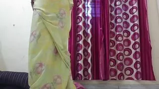 Hot Indian BHABHI SEDUCING HER BOSS FOR PROMOTION