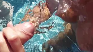 2 Porn Hub actors fuck in the pool and it ends with cum in their tits