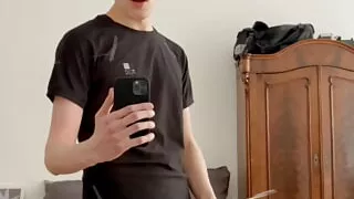 Hung twinks shoots massive load