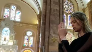 Married wife came to confess but perverted priest used her for sex