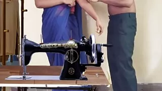 Bhabi kapre banne gayi thi, tho tailor ne bhabi ki maje maje se pela