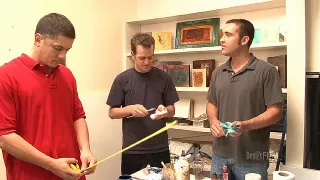 Drei Schwänze ficken die dunkelhaarige Schlampe