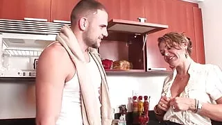 Kelly Leigh's anal fill-in