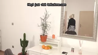 Blonde Mutti geht ran an den Schwanz