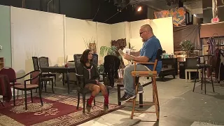 Tätowierte Lesben ficken mit dem Strap-on