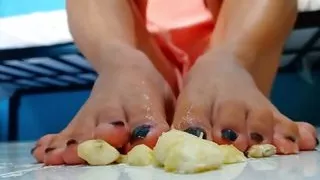 Asmr Banana Crushing