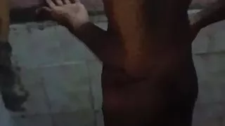 Enjoy bathing in the bathroom with cold water