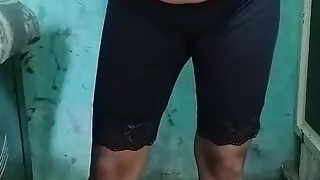 Mst bhabhi ko dekhiye kapde change karte fir ki chudai