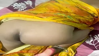 Bhabhi ko akele me dekh ke chod dala, bhabhi ki chudayi sari me, desi bhabhi aur devar ki chudayi