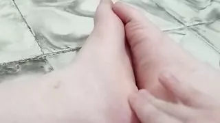 I masturbate strongly with my feet