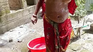 new video yours bhabhi I took a video while taking a bath