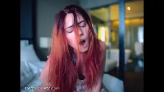 Rothaariges Webcam Girl besorgt es sich richtig