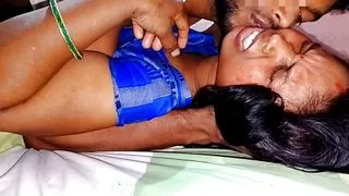 Bhabhi ko chumi Leke Choda Bohat Maja aya apko Bhi Lena Hai To BoLo