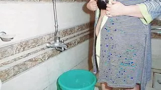 muslim chubby bubble butts wife caught on camera while taking bath