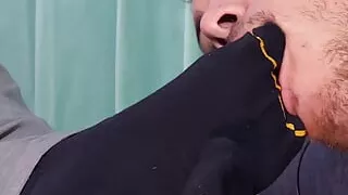 Bearded Businessman Lando Receives Weekend Foot Worship