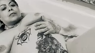 Super sized mature bbw takes a jiggly belly bath