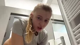 Fingering pussy close up and creampie in the public