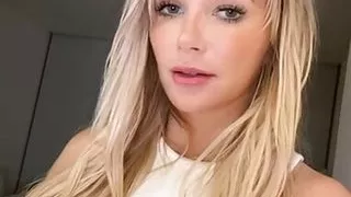 Horny Slut From USA Touches Herself Until Climax