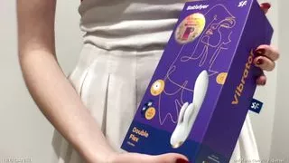 Schoolgirl unboxing new vibrator and try it until orgasm  ????