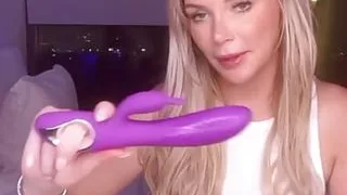 Horny Southern Slut Fucks Herself Hard