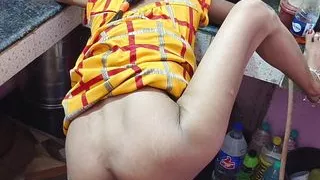 Mere jija ji kitchen mein hi hamare sath sex karne lage sali Mana karke Rahi per Jija nahin Mani