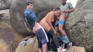 Big Jackson In Casada Fudendo Na Praia Com Dois. 7 Min