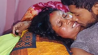 Moti bhabhi Ki Chut Phardi Raat me Bohat Maja aya