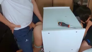 Coincée entre deux bites