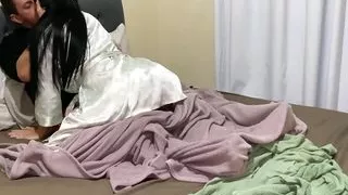 Married MILF Loves Taking Cumshot on Her Face After Giving Her Ass to the Fucker