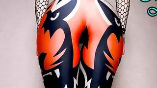 Spandex leggings on my ass, in leggings I ride a big dildo