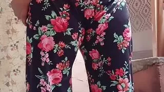 Pooja bhabhi pisaab kar karas karsu daain