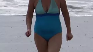 I wake up very hot on the beach and I need sex, I go out to look for a guy to fuck me