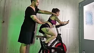 Personal Trainer He Puts His Hand in Me