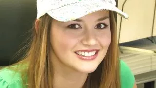 Pretty Teen Gets Her Shaved Pussy Kissed and Boned by a Dude with Big Dick on the Bed