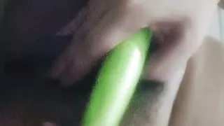 Bhabhi Ne viewers Ko Kiya Khush Apne Chut ka Pani Nikal diya