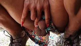 she looks so cute peeing