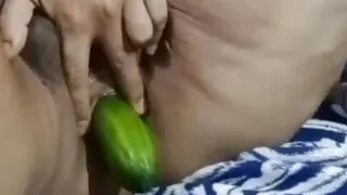 Sofia Mirza play with cucumber