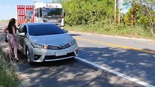 Ehefrauen verlassen das haus und sagen ihren ehemännern, dass sie mehr arbeiten werden und tatsächlich sex haben werden, um spaß zu suchen