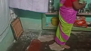 Desi aunty home cleaning sex with his house owner