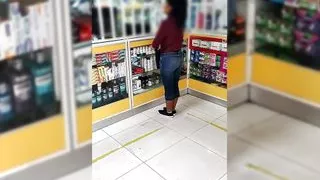 In the Car He Fucks a Little Woman in a Parking Lot After Shopping, She Drank the Taxi Driver's Cum