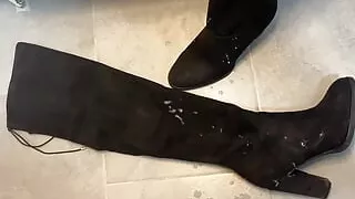 Covering MILFs high heels in cum, huge cumshot slowmotion
