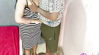 Wifi Technician Fucked Pinki mam During Payment Collection, Wifi vale ladke ne payment collect karte hue madam ko chod diya.