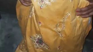 Aah aah jor jor se kro. Desi new married bhabhi fucked kardly in yellow suit salwar