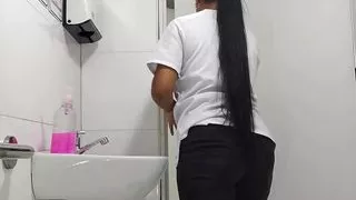 Amateur camera in hospital bathroom records sexy big ass latina nurse